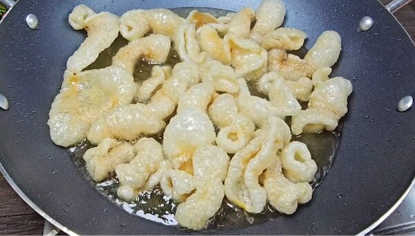 Chiên da heo nở như bánh phồng tôm
