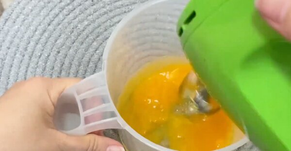 Đánh bông lòng đỏ trứng