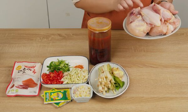 Chuẩn bị nguyên làm làm khô gà