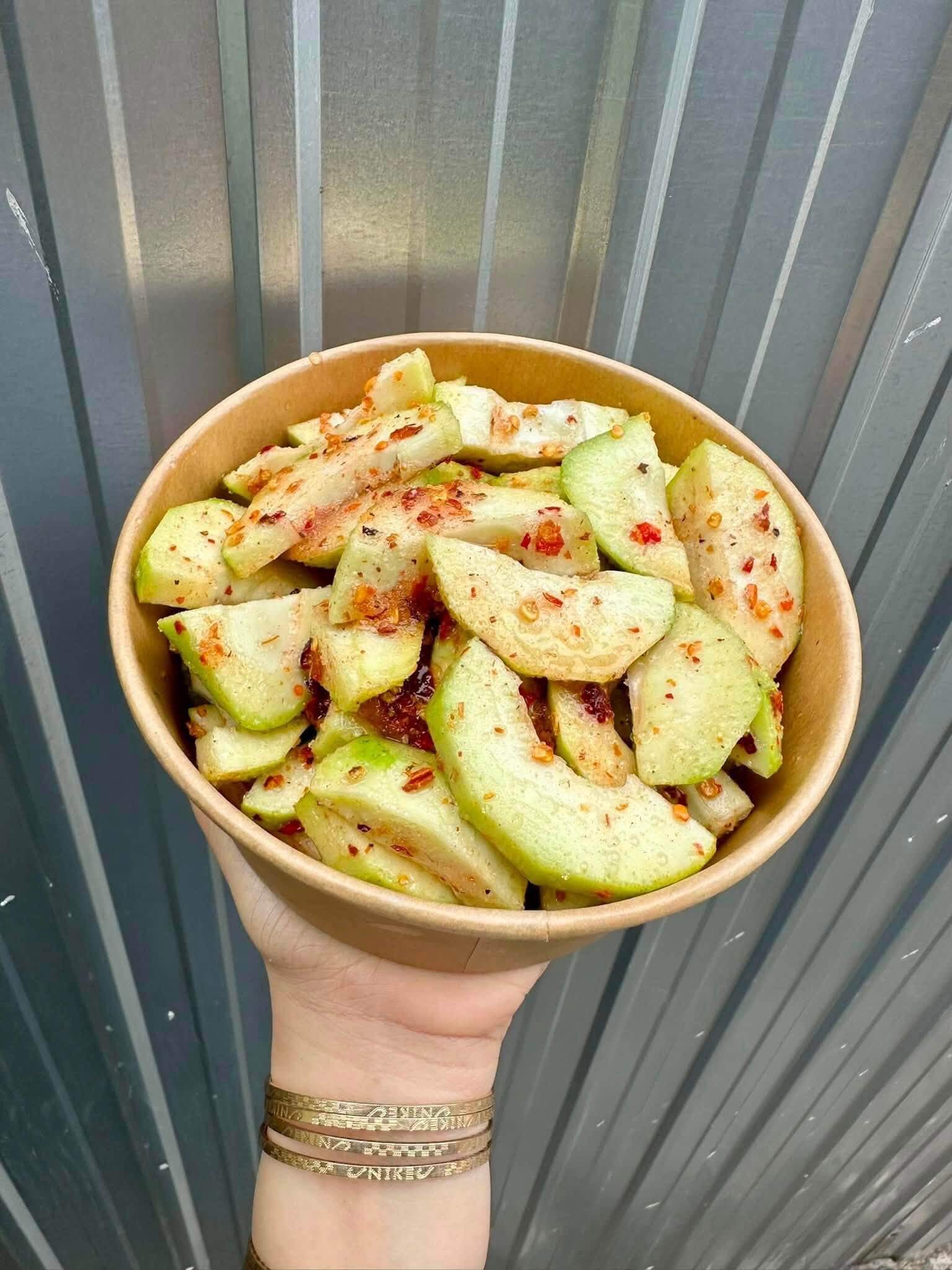 Xoài non lắc mắm ruốc