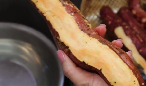 Cách gọt vỏ khoai trước