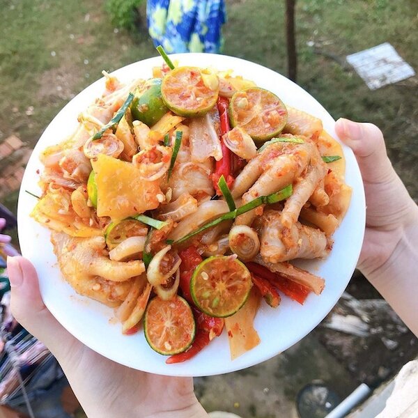 Ăn chân gà sốt thái có béo không?