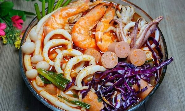 1 tô mì cay bao nhiêu calo?